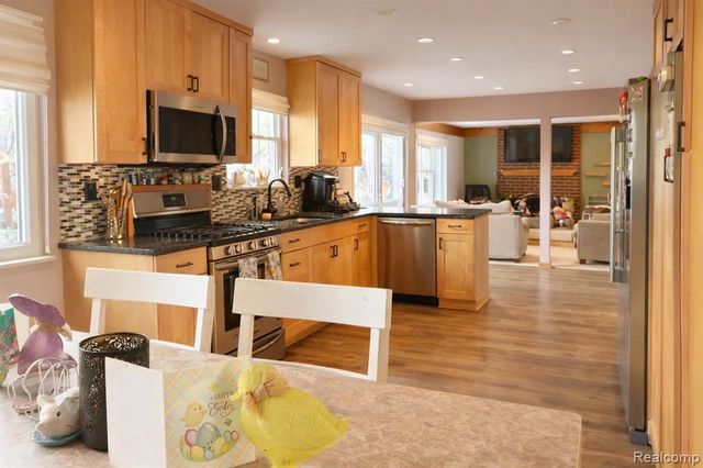 24816 Pamela Street, Flat Rock, MI 48134