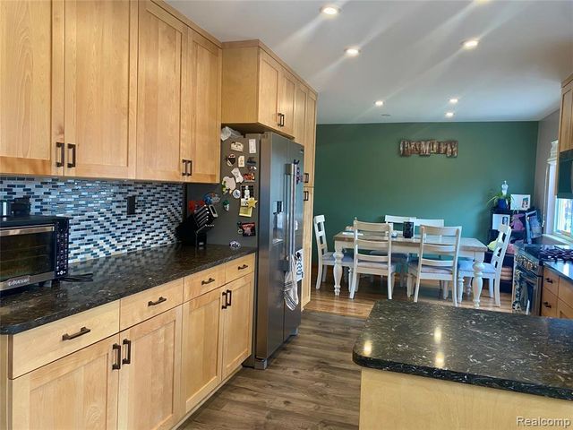 24816 Pamela Street, Flat Rock, MI 48134