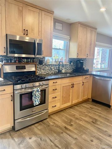 24816 Pamela Street, Flat Rock, MI 48134