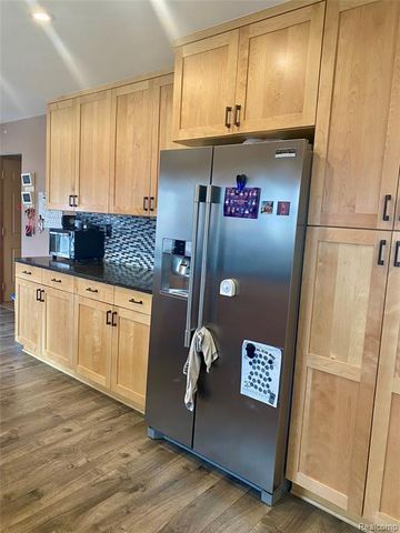 24816 Pamela Street, Flat Rock, MI 48134