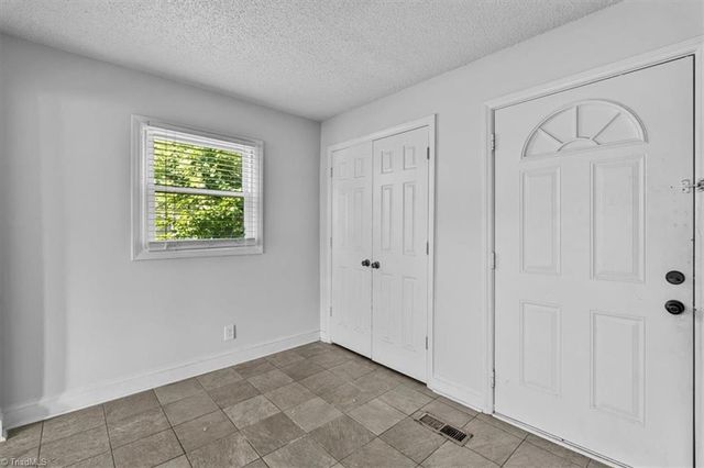 1724 Glenwood Avenue, Greensboro, NC 27403