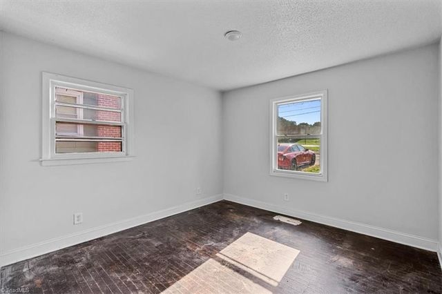 1724 Glenwood Avenue, Greensboro, NC 27403