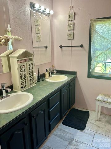 2388 Liberty Church Street, Hickory, NC 28601