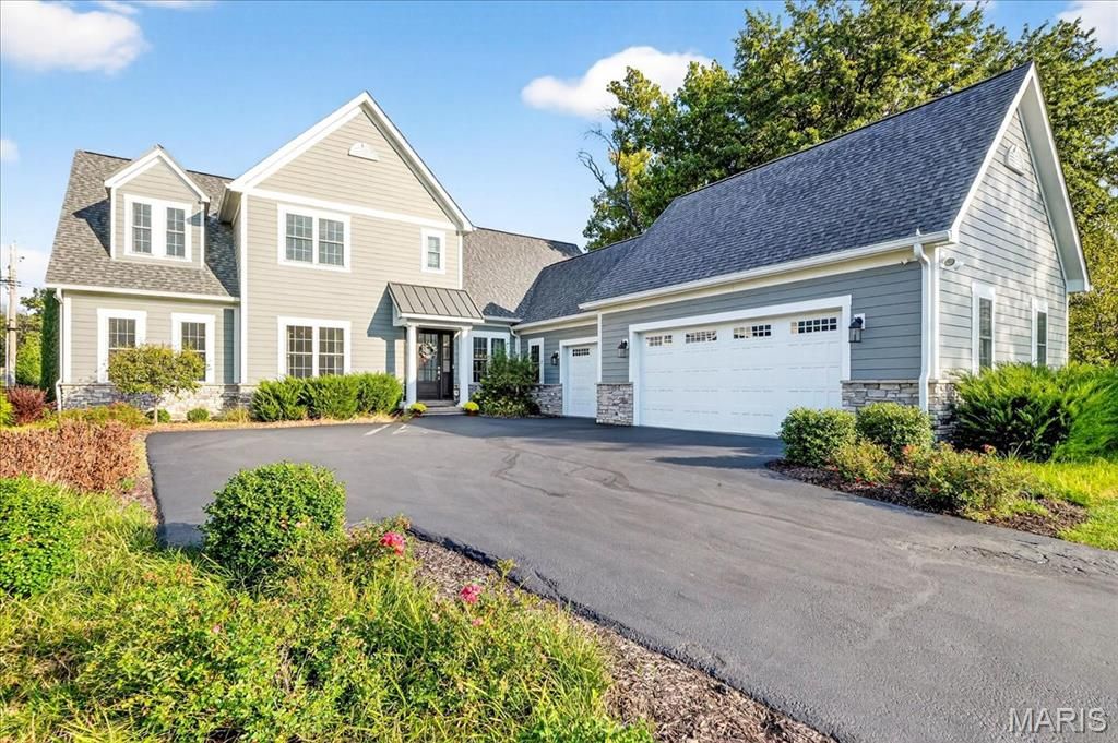 10135 Fieldcrest Lane, St Louis, MO 63124