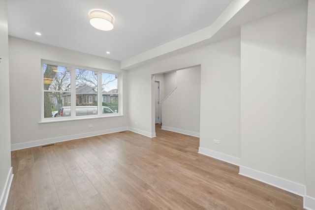 7147 S UNIVERSITY Avenue, Chicago, IL 60619
