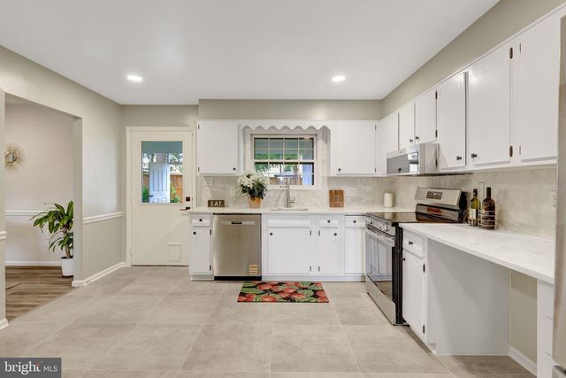 104 W AMHURST PL, Sterling, VA 20164