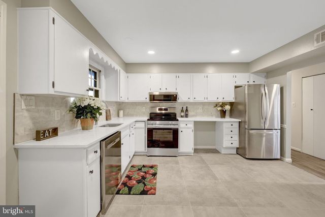 104 W AMHURST PL, Sterling, VA 20164