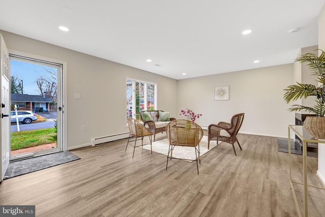 104 W AMHURST PL, Sterling, VA 20164