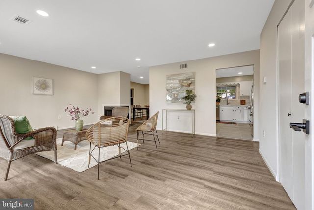 104 W AMHURST PL, Sterling, VA 20164