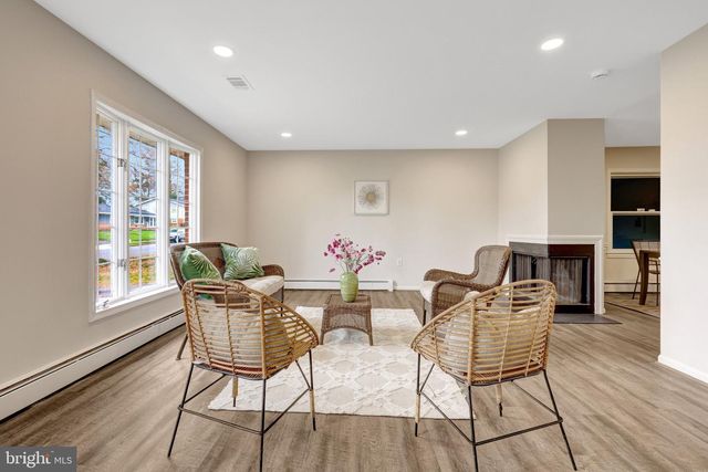 104 W AMHURST PL, Sterling, VA 20164