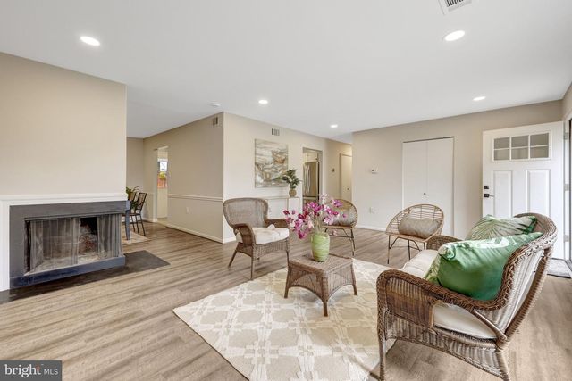 104 W AMHURST PL, Sterling, VA 20164