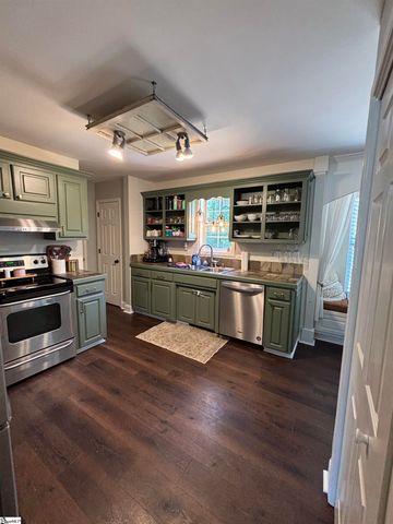 208 Charmar Way, Taylors, SC 29687