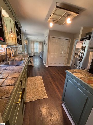 208 Charmar Way, Taylors, SC 29687