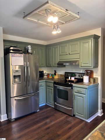 208 Charmar Way, Taylors, SC 29687