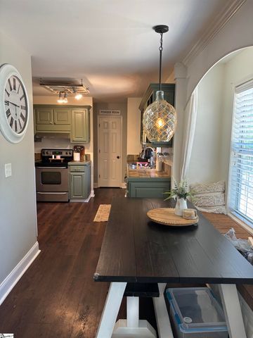 208 Charmar Way, Taylors, SC 29687