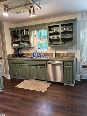 208 Charmar Way, Taylors, SC 29687