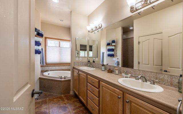 241 N Slate Drive, Vail, AZ 85641