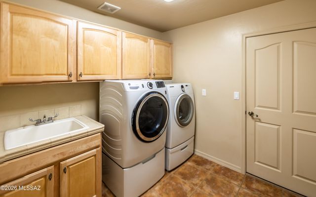241 N Slate Drive, Vail, AZ 85641
