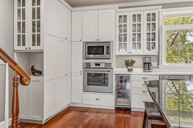 4 Island Ave Apt 5, Kittery, ME 03904