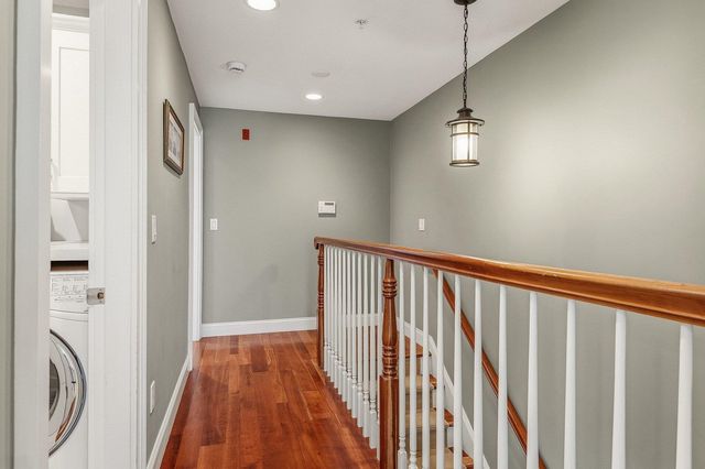 4 Island Ave Apt 5, Kittery, ME 03904