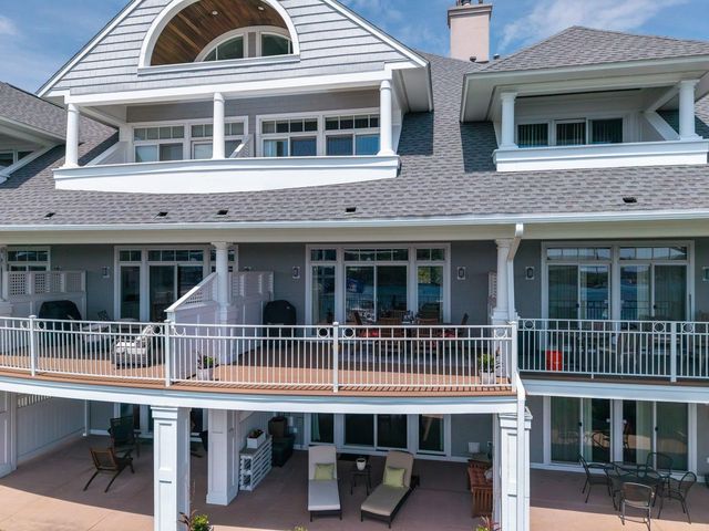 4 Island Ave Apt 5, Kittery, ME 03904