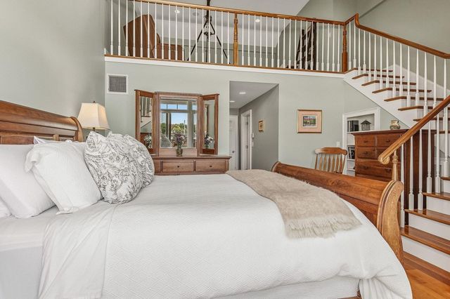 4 Island Ave Apt 5, Kittery, ME 03904