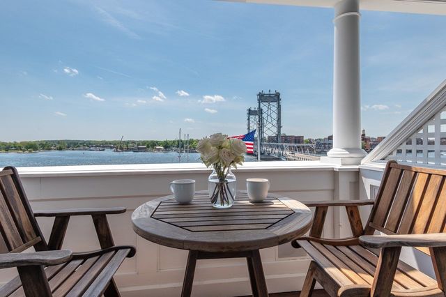 4 Island Ave Apt 5, Kittery, ME 03904