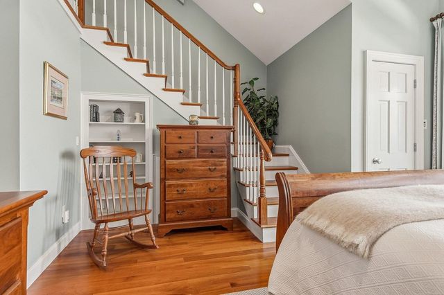 4 Island Ave Apt 5, Kittery, ME 03904
