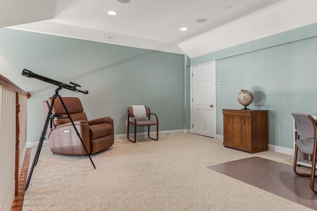 4 Island Ave Apt 5, Kittery, ME 03904