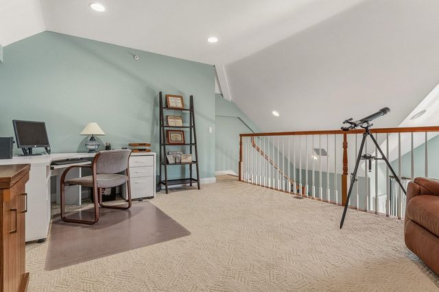 4 Island Ave Apt 5, Kittery, ME 03904