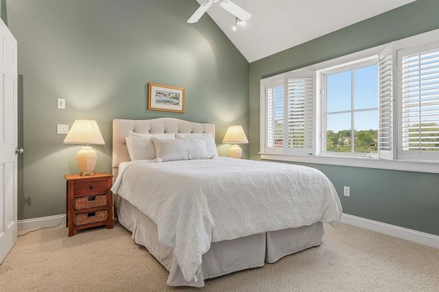 4 Island Ave Apt 5, Kittery, ME 03904
