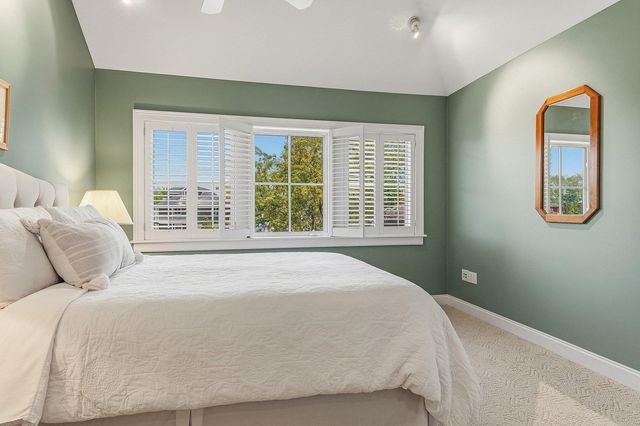 4 Island Ave Apt 5, Kittery, ME 03904