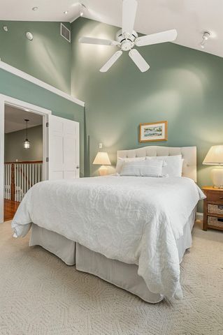 4 Island Ave Apt 5, Kittery, ME 03904