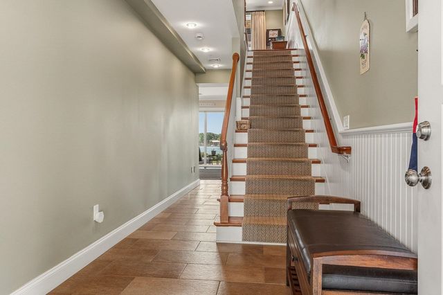 4 Island Ave Apt 5, Kittery, ME 03904