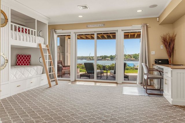 4 Island Ave Apt 5, Kittery, ME 03904