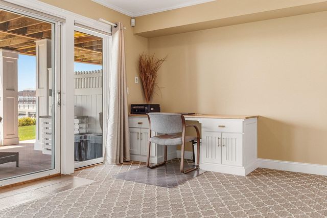 4 Island Ave Apt 5, Kittery, ME 03904