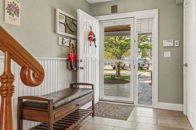 4 Island Ave Apt 5, Kittery, ME 03904