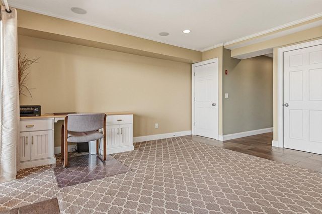 4 Island Ave Apt 5, Kittery, ME 03904