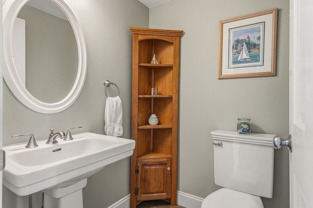 4 Island Ave Apt 5, Kittery, ME 03904