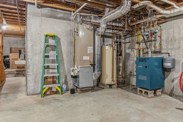 4 Island Ave Apt 5, Kittery, ME 03904