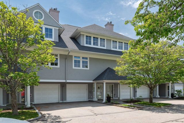 4 Island Ave Apt 5, Kittery, ME 03904