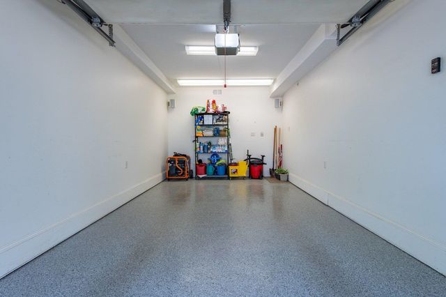 4 Island Ave Apt 5, Kittery, ME 03904