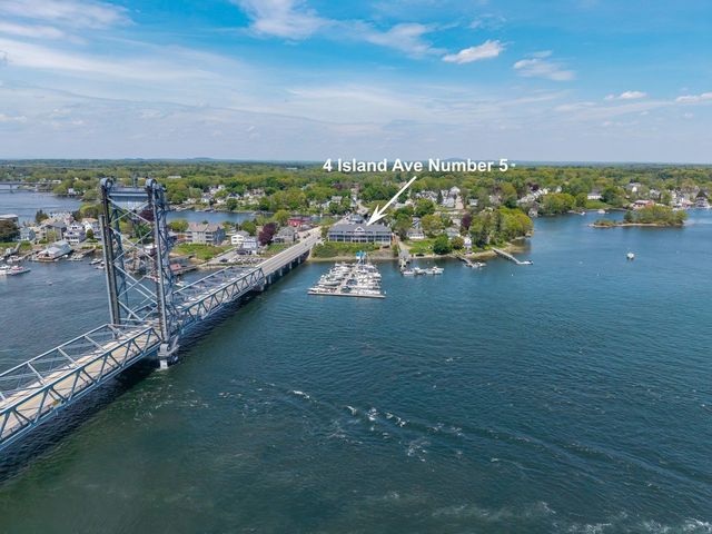 4 Island Ave Apt 5, Kittery, ME 03904