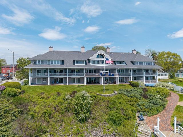 4 Island Ave Apt 5, Kittery, ME 03904