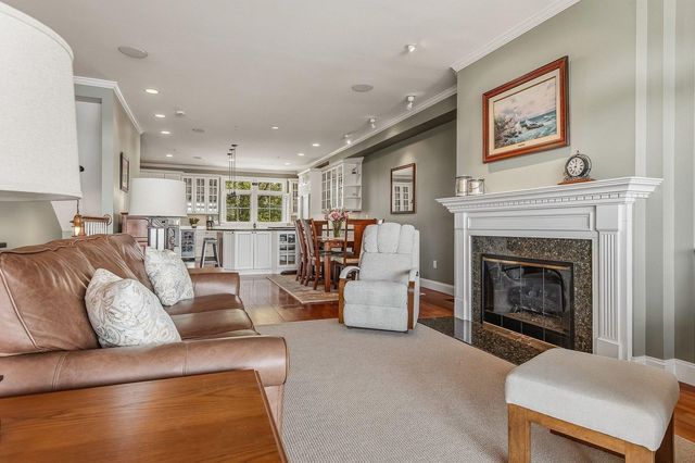 4 Island Ave Apt 5, Kittery, ME 03904