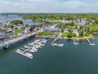 4 Island Ave Apt 5, Kittery, ME 03904
