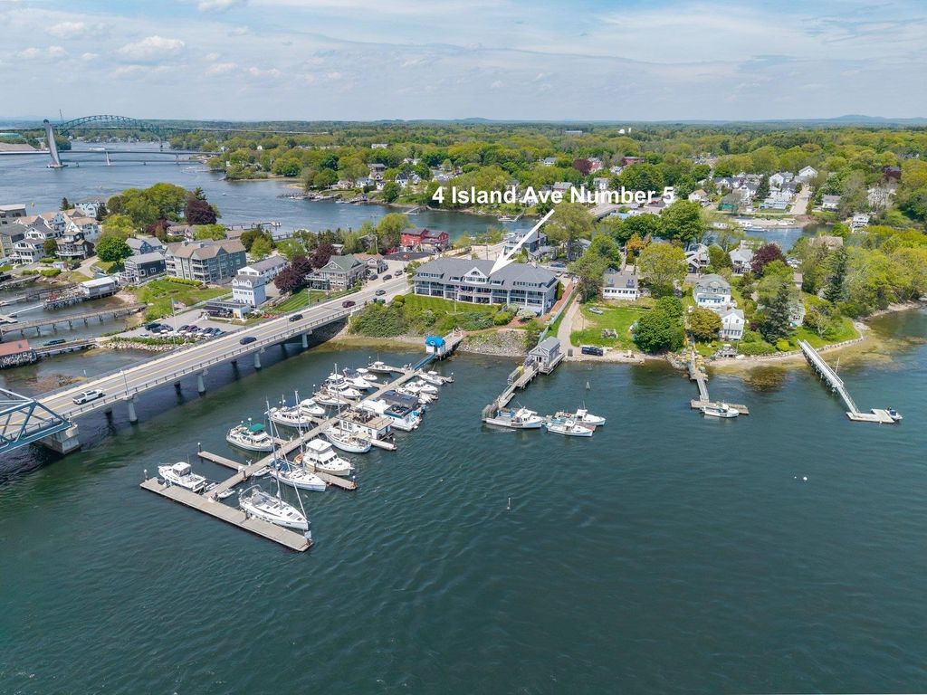 4 Island Ave Apt 5, Kittery, ME 03904