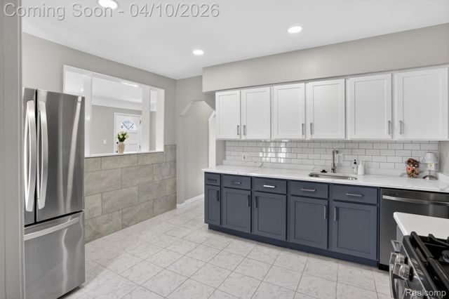 27352 Townley Street, Madison Heights, MI 48071