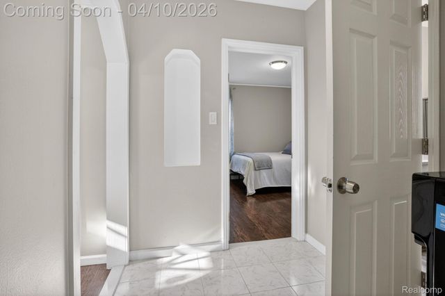 27352 Townley Street, Madison Heights, MI 48071