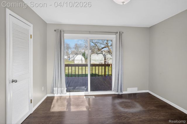 27352 Townley Street, Madison Heights, MI 48071